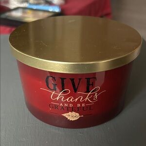 GIVE THANKS AND BE GRATEFUL. 4 wick candle. Cinnamon mulled cider scent